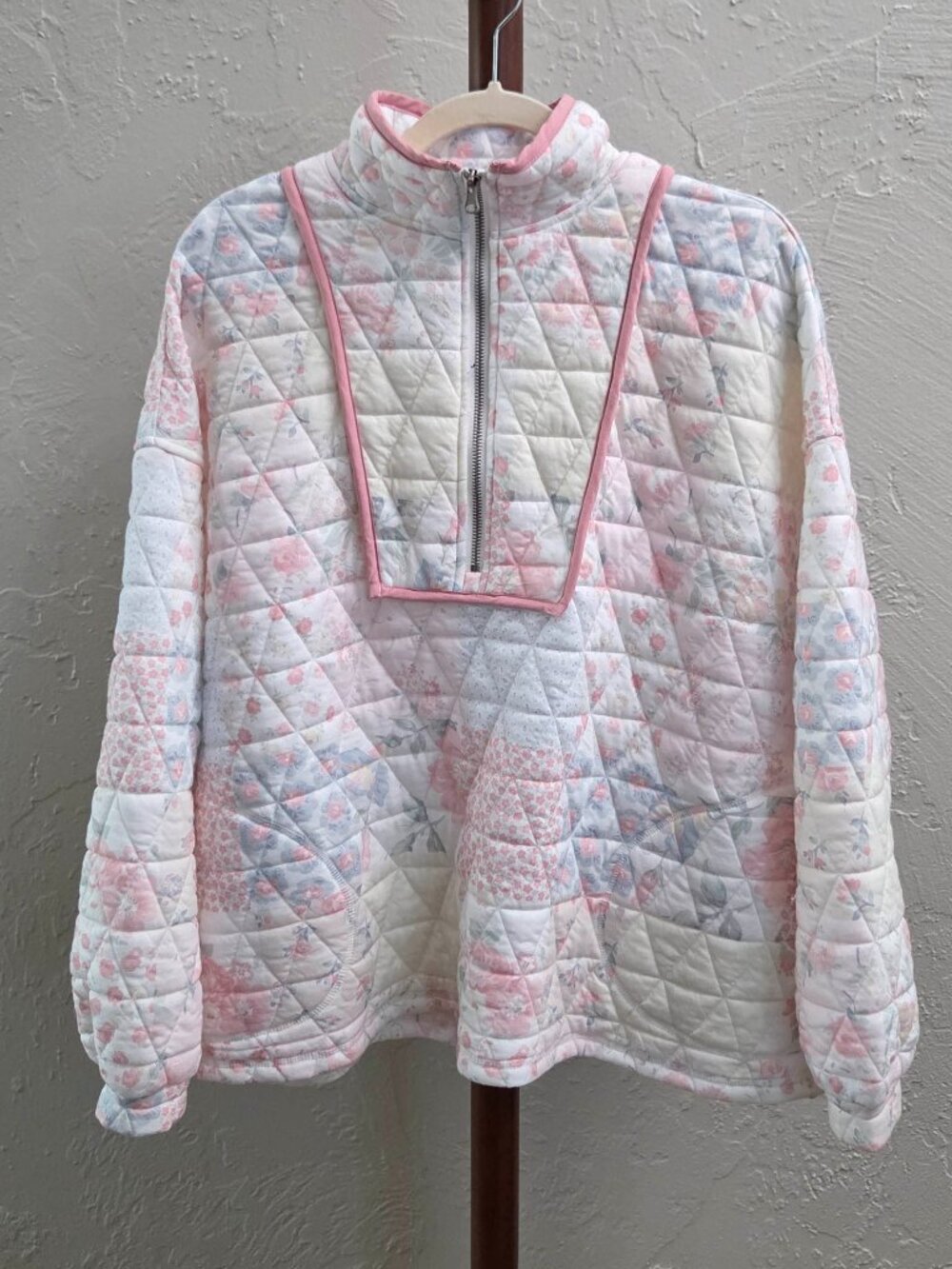 T83. Quilted Floral Print‎ Pullover - Picture 4 of 7